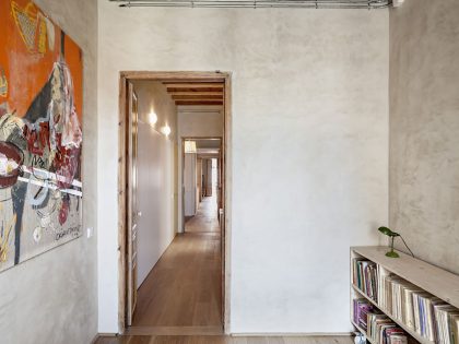 A Small and Stylish Apartment with Exposed Brick Walls in Eixample by Sergi Pons (12)