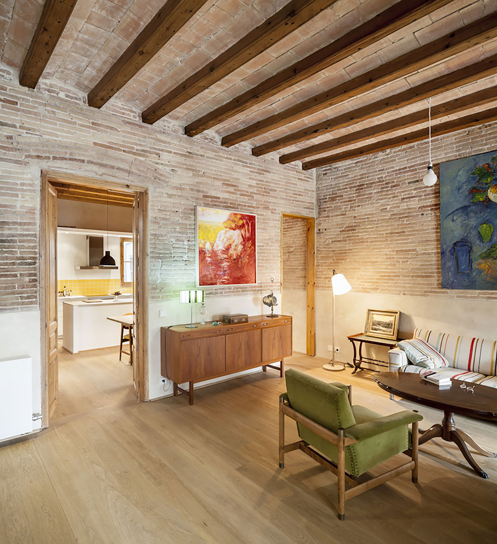 A Small and Stylish Apartment with Exposed Brick Walls in Eixample by Sergi Pons (2)