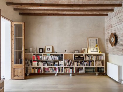 A Small and Stylish Apartment with Exposed Brick Walls in Eixample by Sergi Pons (4)