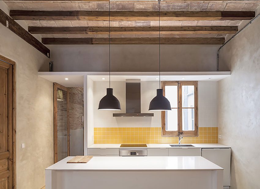 A Small and Stylish Apartment with Exposed Brick Walls in Eixample by Sergi Pons (5)