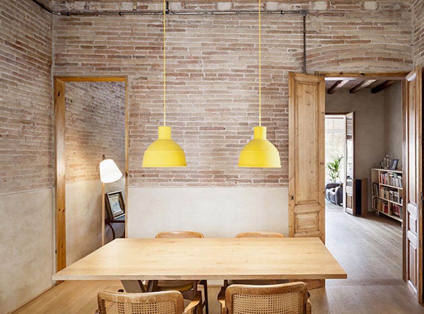 A Small and Stylish Apartment with Exposed Brick Walls in Eixample by Sergi Pons (7)