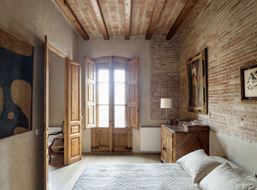 A Small and Stylish Apartment with Exposed Brick Walls in Eixample by Sergi Pons (8)