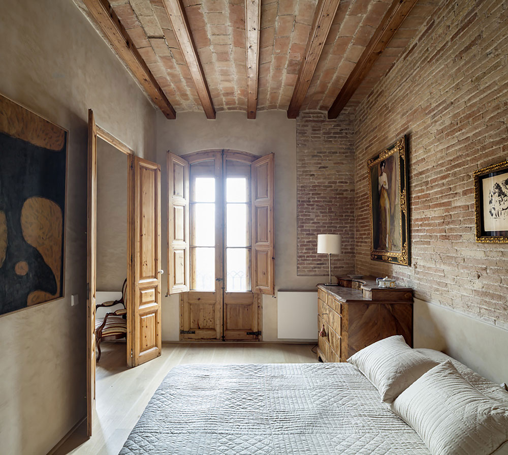 A Small and Stylish Apartment with Exposed Brick Walls in Eixample by Sergi Pons (8)