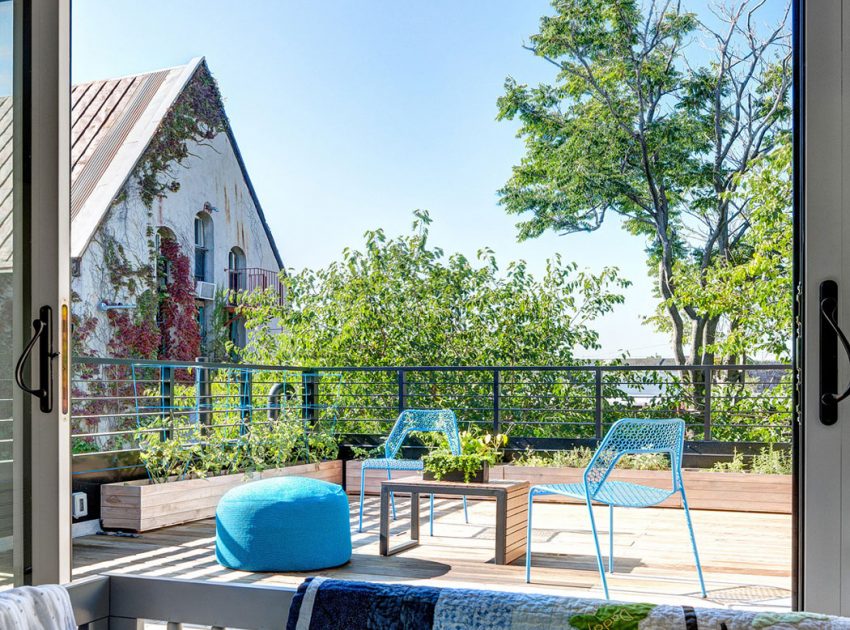 A Snazzy Contemporary Home with Red Brick Facade in Brooklyn by Gradient Design Studio (11)