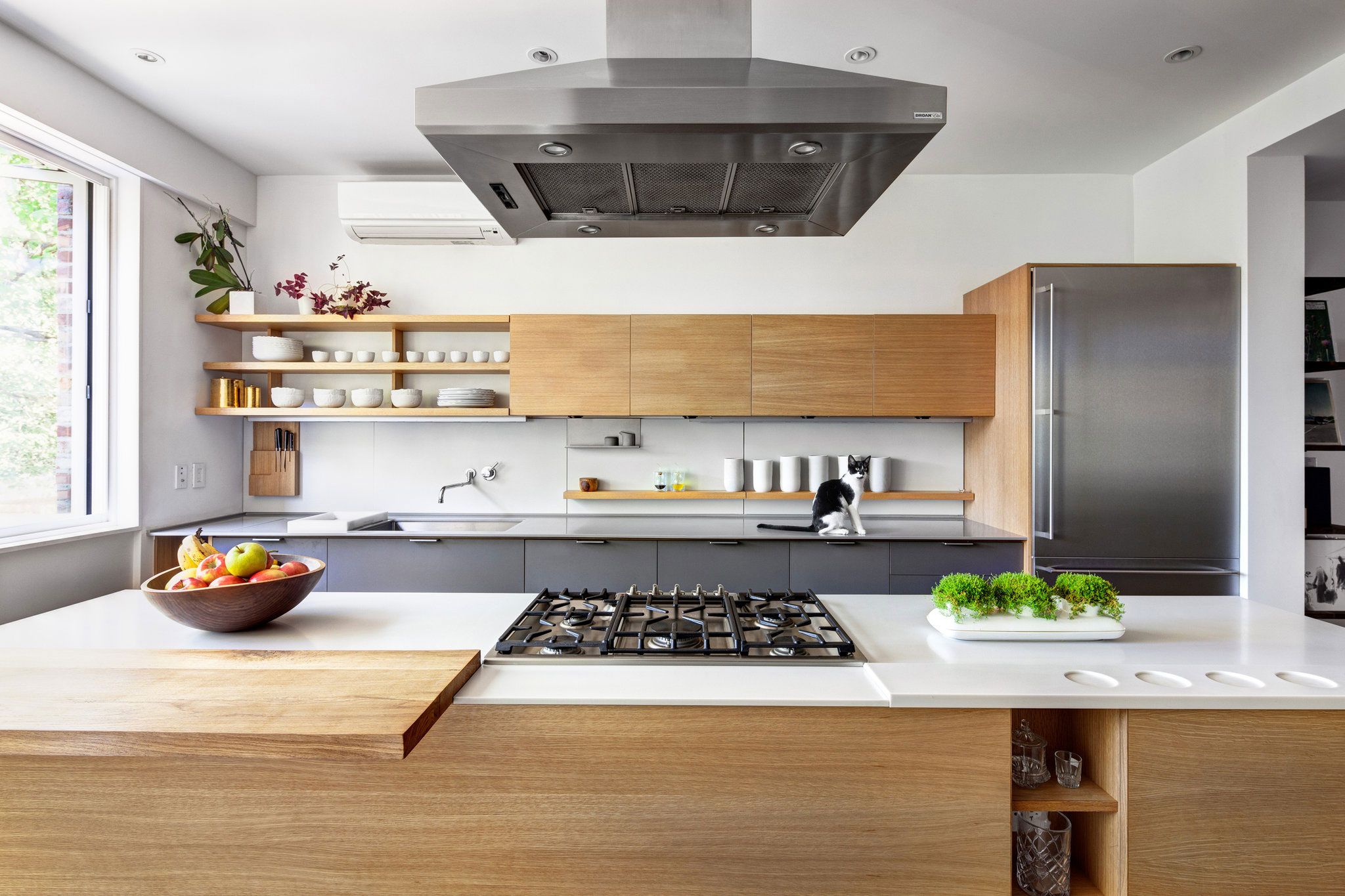 A Snazzy Contemporary Home with Red Brick Facade in Brooklyn by Gradient Design Studio (4)