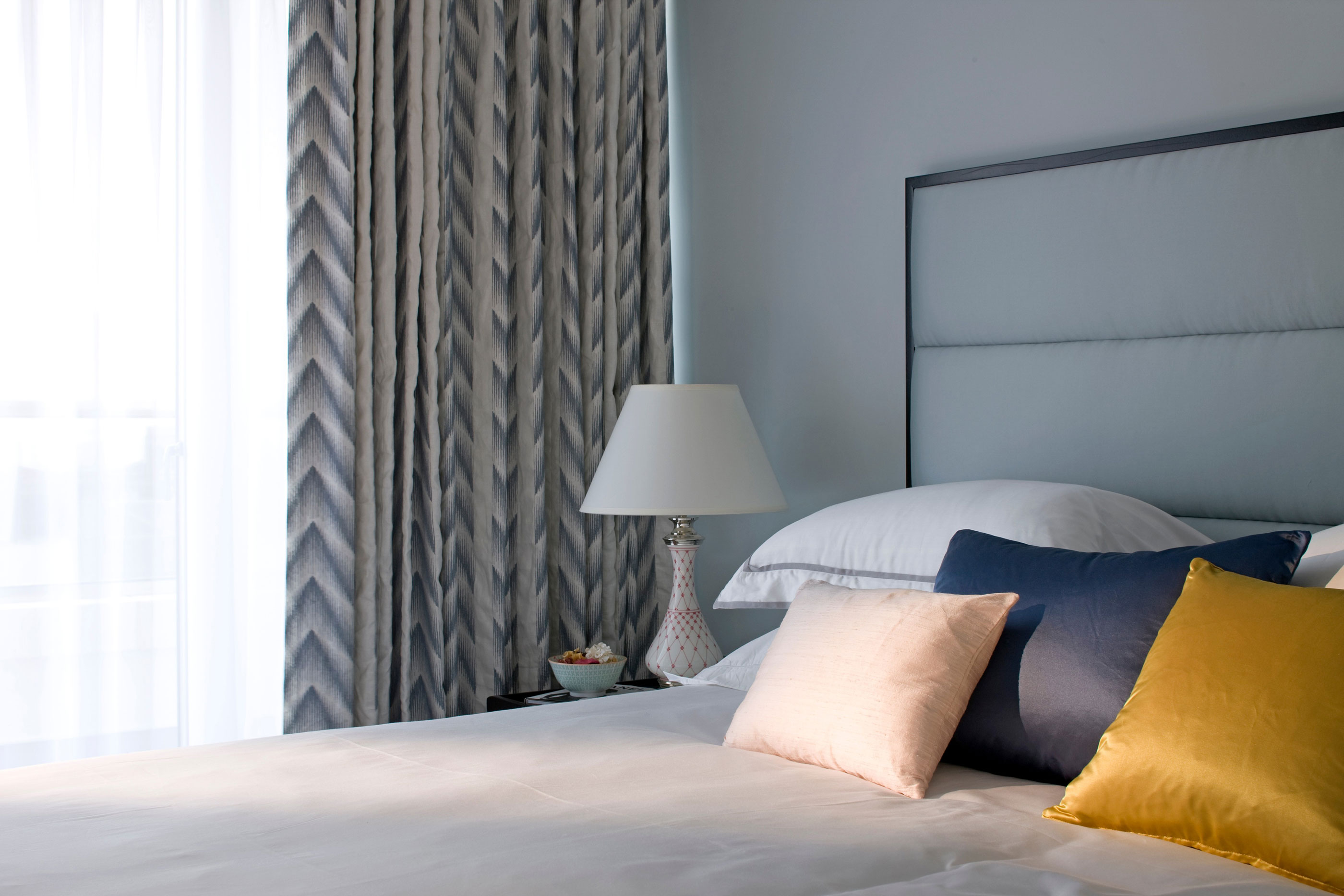 A Sophisticated Contemporary Apartment with Neutral and Soft Color Palette in London by Roselind Wilson Design (11)
