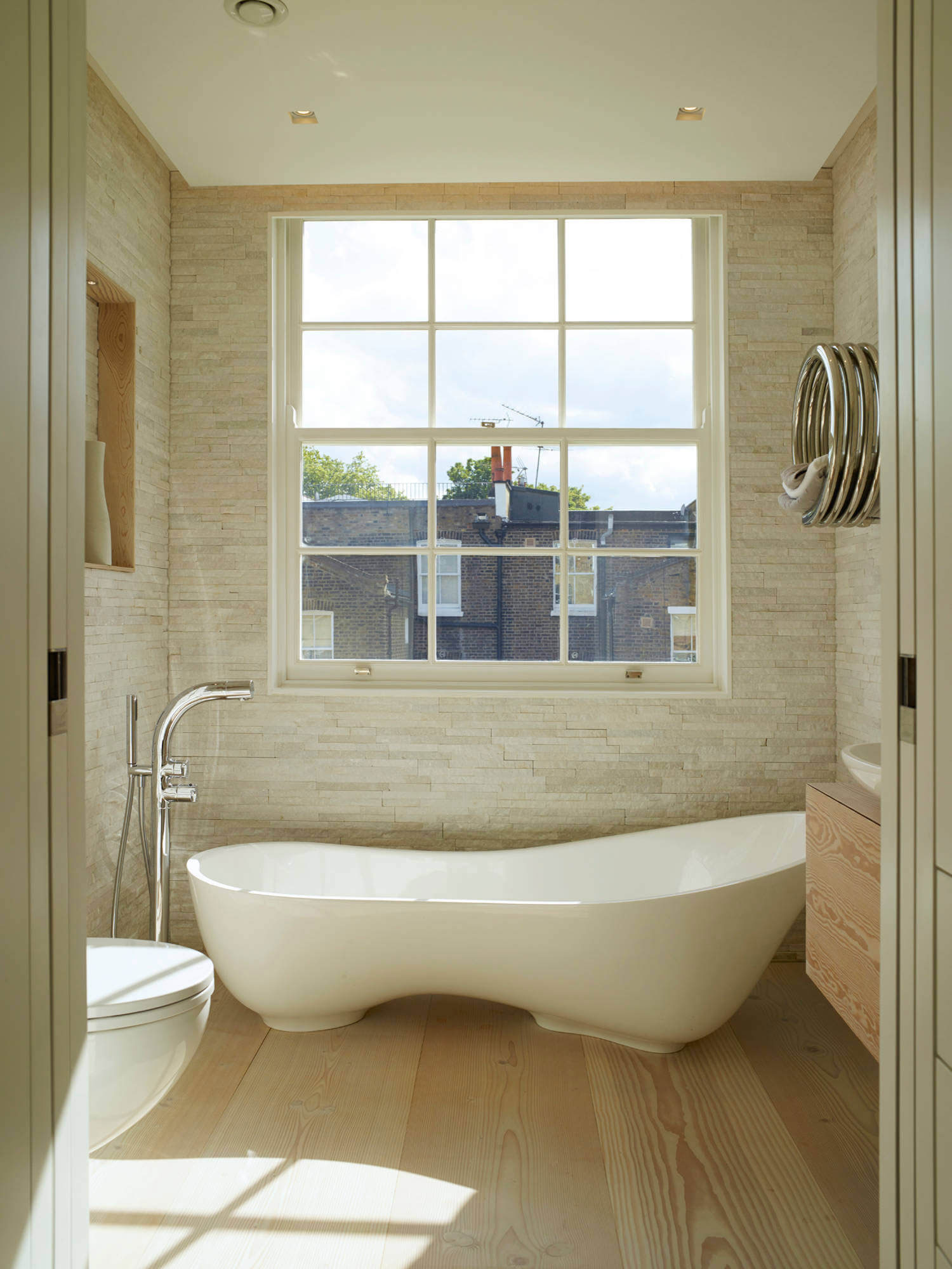 A Sophisticated Contemporary Home for an Art-Loving Family in Chelsea by Stephen Fletcher Architects (18)