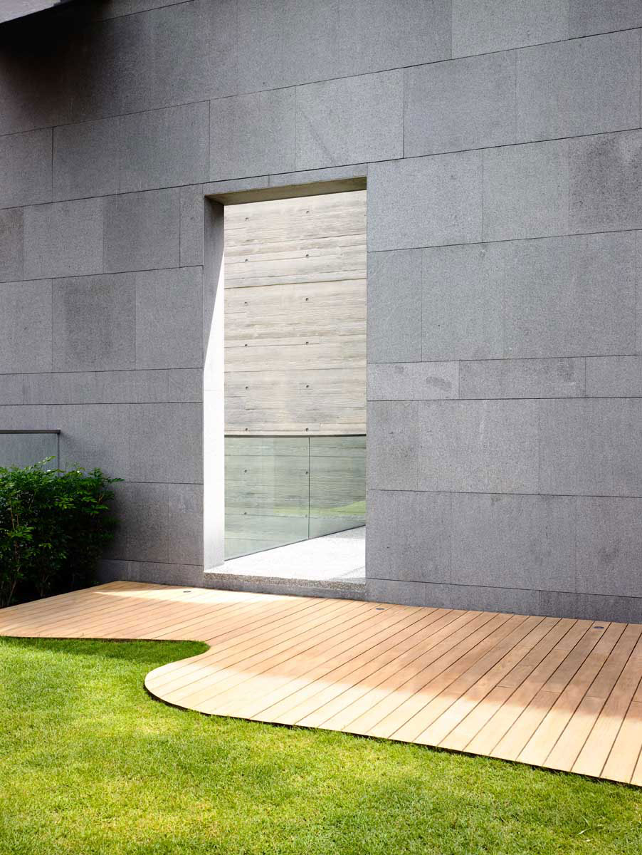 A Sophisticated Zen-Inspired House with Strong Lines and Geometric Shapes in Singapore by ONG&ONG (10)