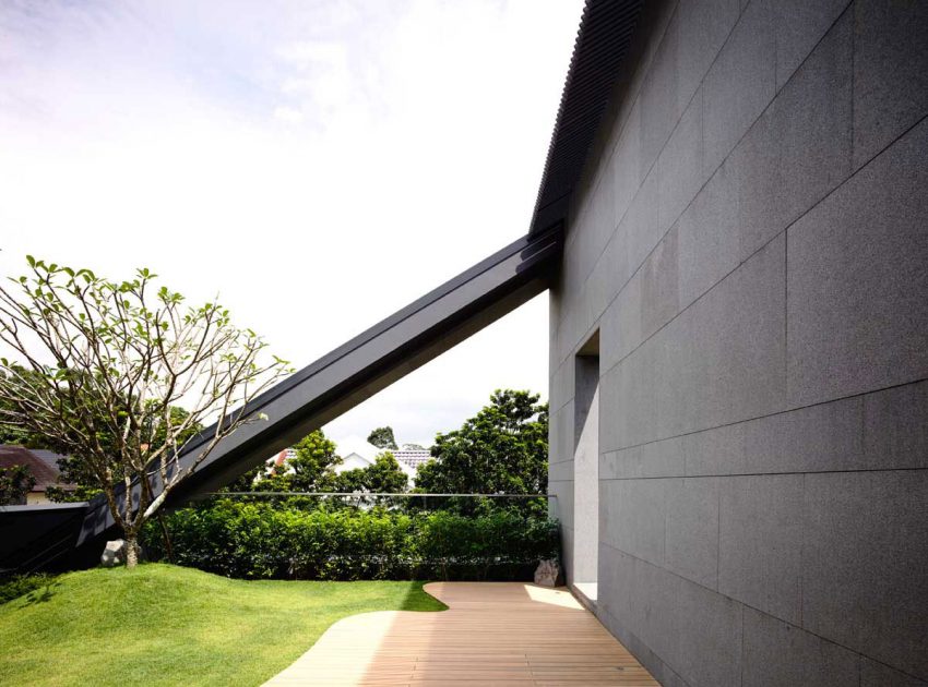 A Sophisticated Zen-Inspired House with Strong Lines and Geometric Shapes in Singapore by ONG&ONG (11)