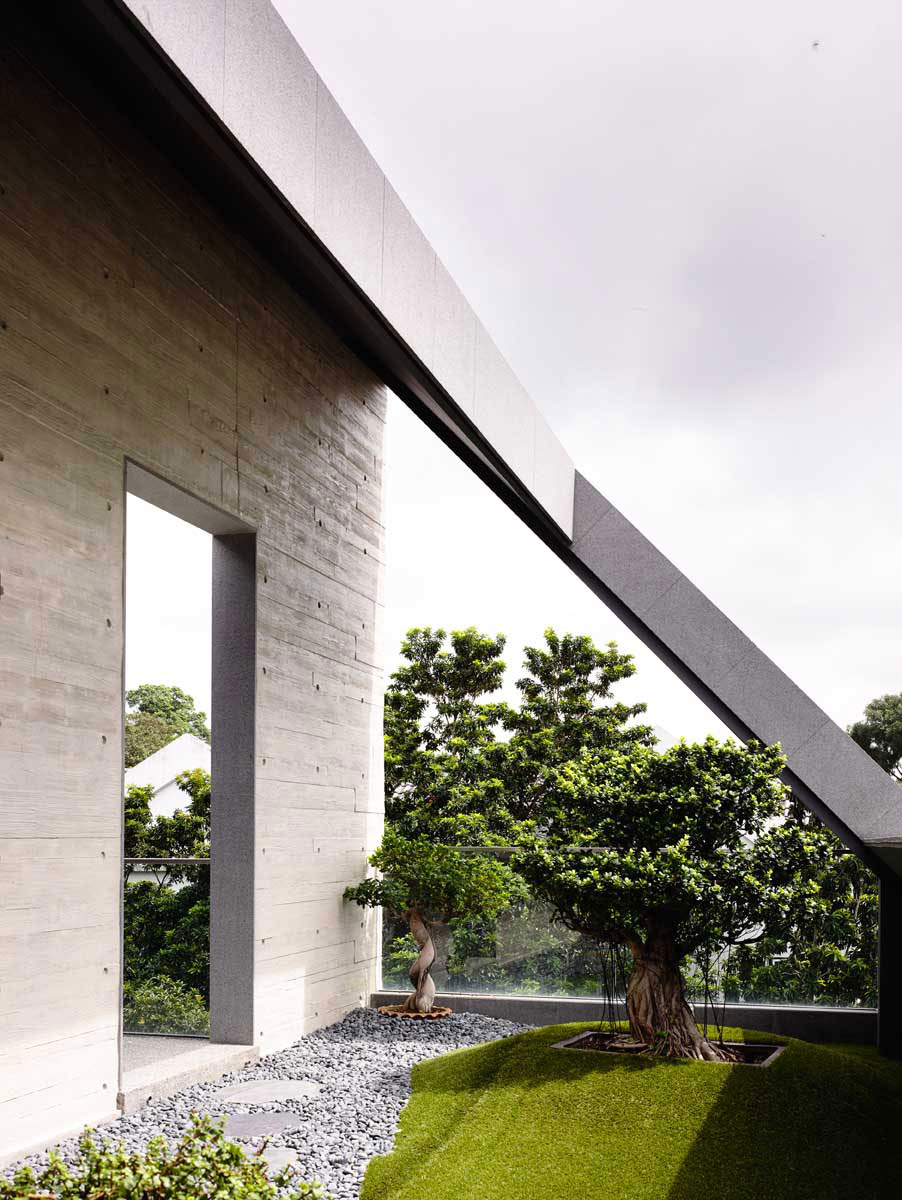 A Sophisticated Zen-Inspired House with Strong Lines and Geometric Shapes in Singapore by ONG&ONG (12)