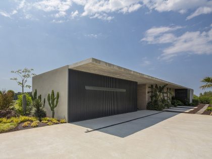 A Spacious Contemporary Home with Beautiful Panoramic Views in Toulon, France by Vincent Coste (5)