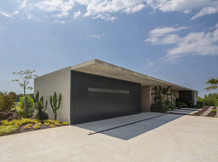 A Spacious Contemporary Home with Beautiful Panoramic Views in Toulon, France by Vincent Coste (5)