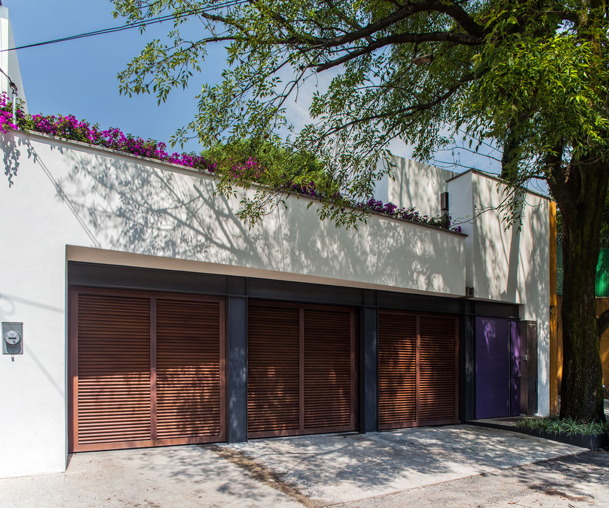 A Spacious Contemporary Home with Elegant Interiors in Zapopan by Almazán Arquitectos Asociados (1)