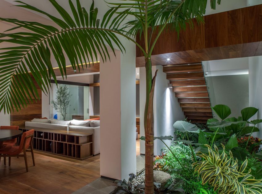 A Spacious Contemporary Home with Elegant Interiors in Zapopan by Almazán Arquitectos Asociados (12)