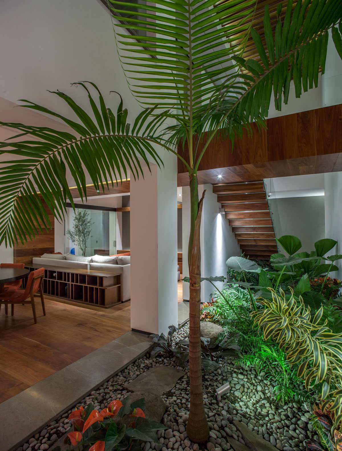 A Spacious Contemporary Home with Elegant Interiors in Zapopan by Almazán Arquitectos Asociados (12)