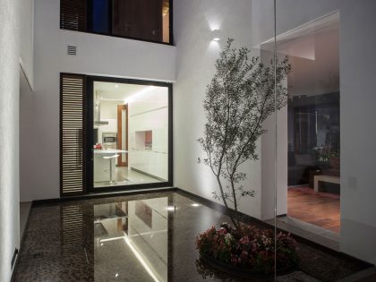 A Spacious Contemporary Home with Elegant Interiors in Zapopan by Almazán Arquitectos Asociados (14)