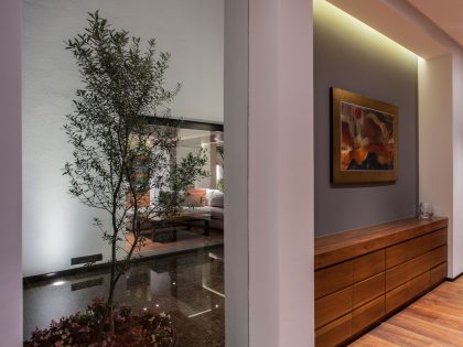 A Spacious Contemporary Home with Elegant Interiors in Zapopan by Almazán Arquitectos Asociados (15)