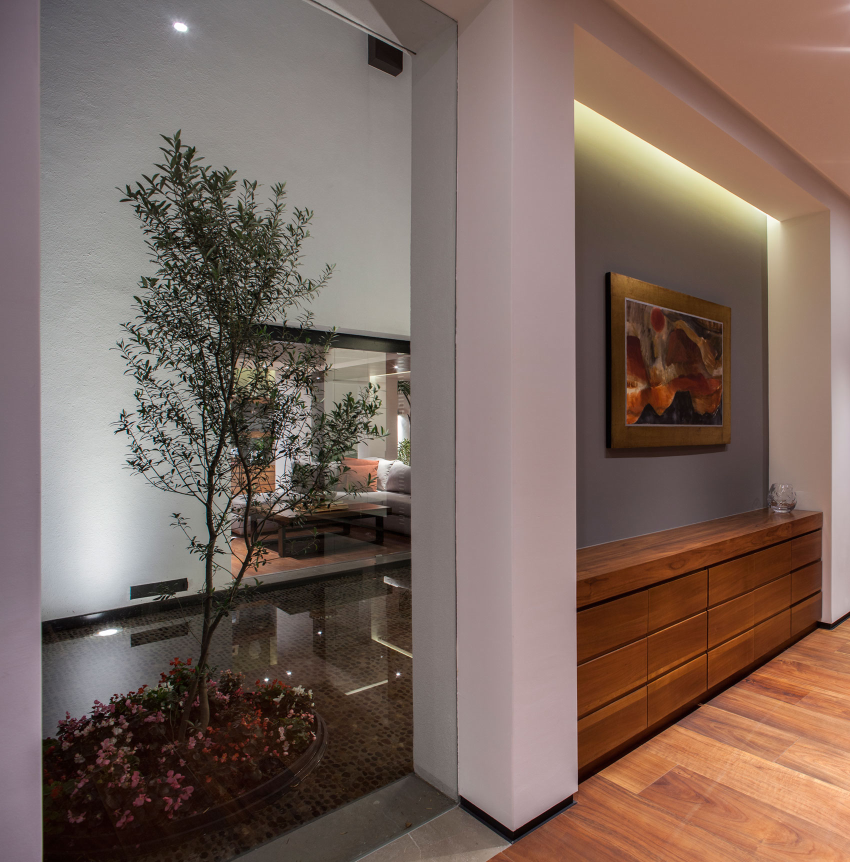 A Spacious Contemporary Home with Elegant Interiors in Zapopan by Almazán Arquitectos Asociados (15)