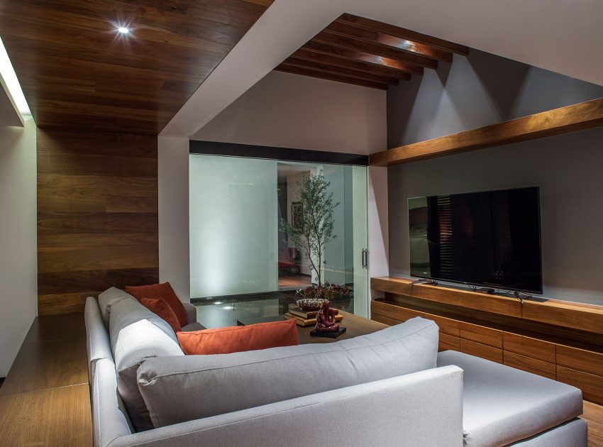 A Spacious Contemporary Home with Elegant Interiors in Zapopan by Almazán Arquitectos Asociados (17)