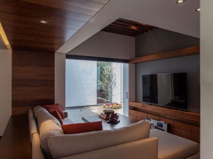 A Spacious Contemporary Home with Elegant Interiors in Zapopan by Almazán Arquitectos Asociados (18)