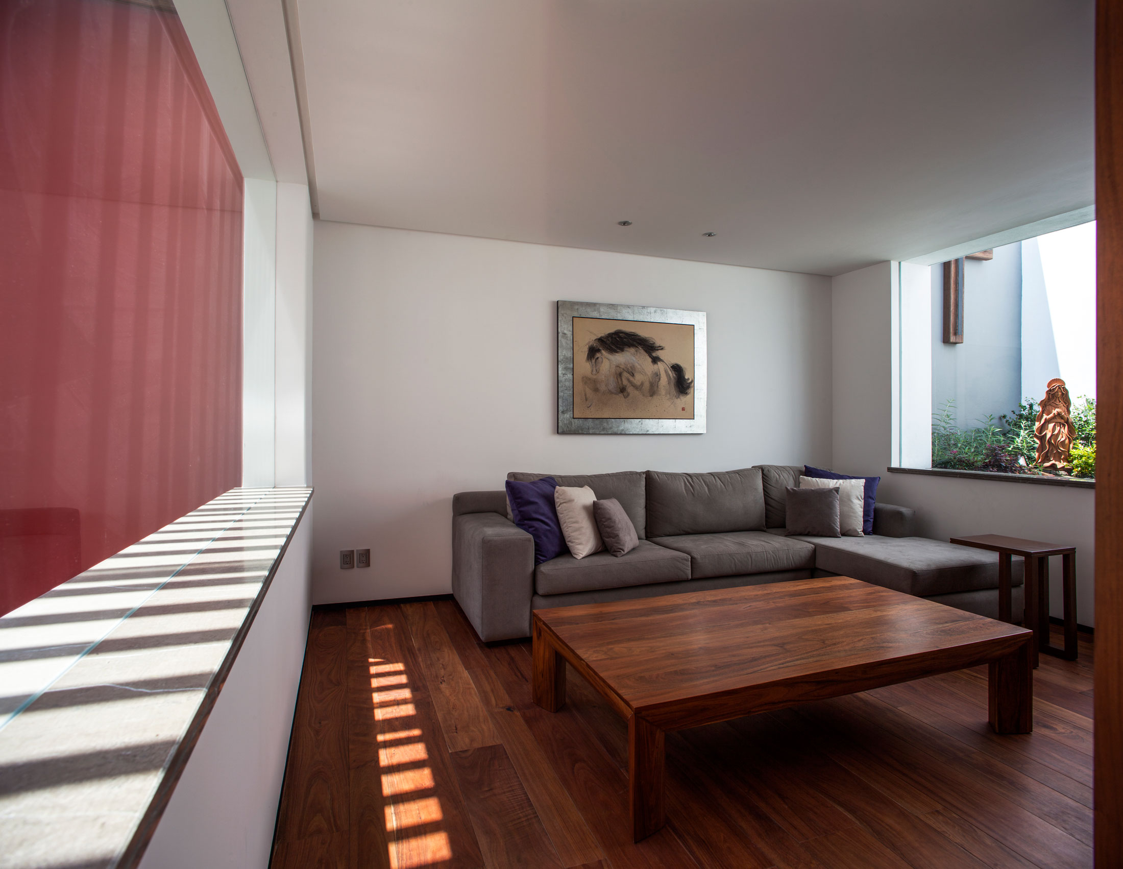 A Spacious Contemporary Home with Elegant Interiors in Zapopan by Almazán Arquitectos Asociados (22)