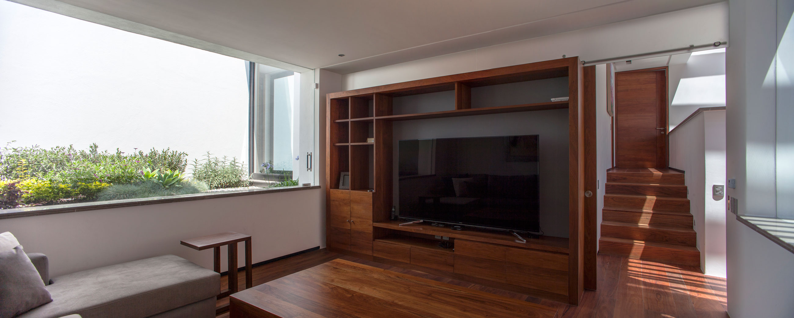 A Spacious Contemporary Home with Elegant Interiors in Zapopan by Almazán Arquitectos Asociados (23)