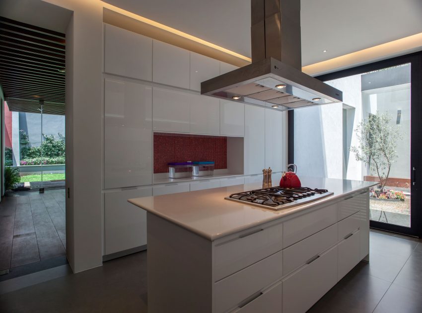 A Spacious Contemporary Home with Elegant Interiors in Zapopan by Almazán Arquitectos Asociados (29)