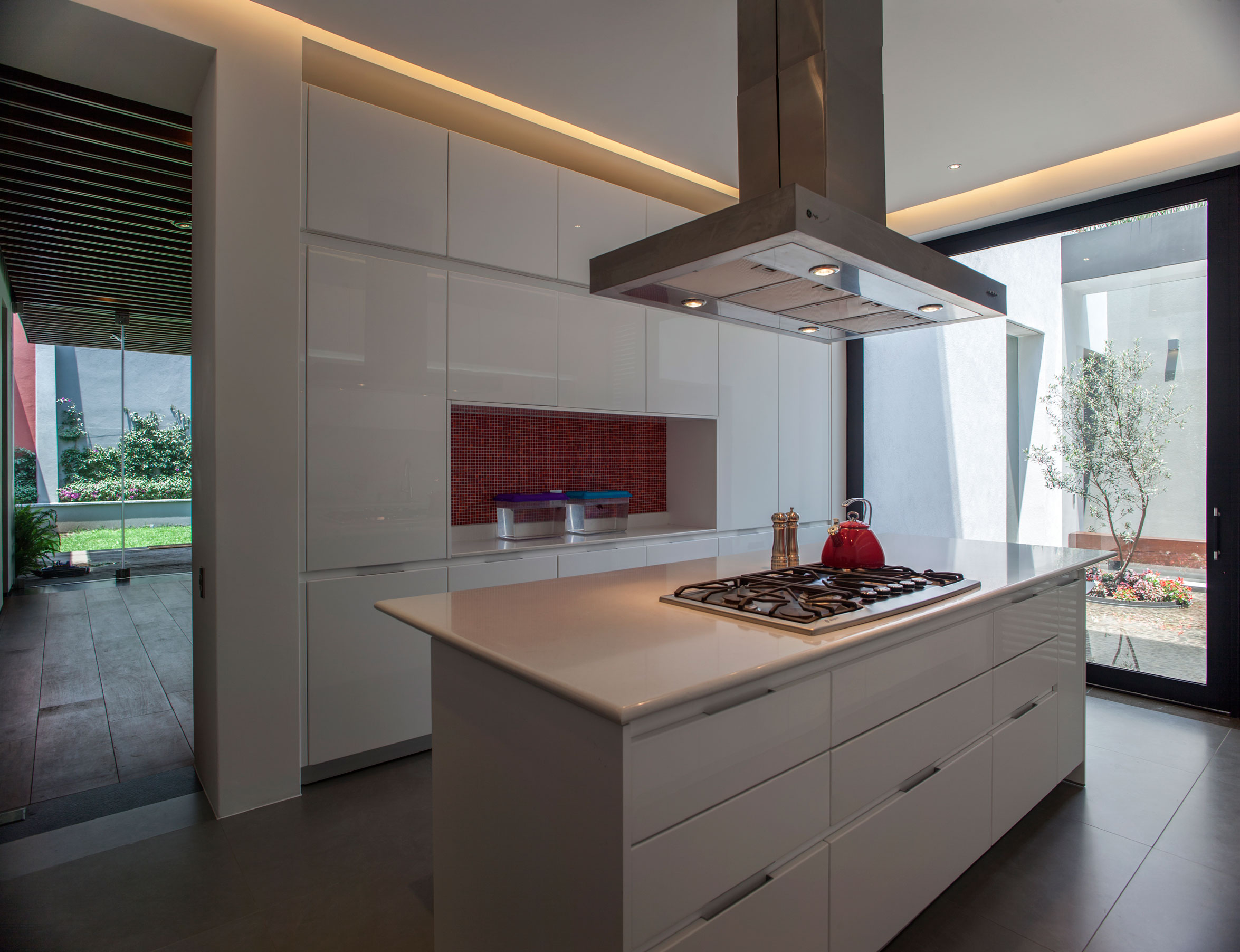 A Spacious Contemporary Home with Elegant Interiors in Zapopan by Almazán Arquitectos Asociados (29)