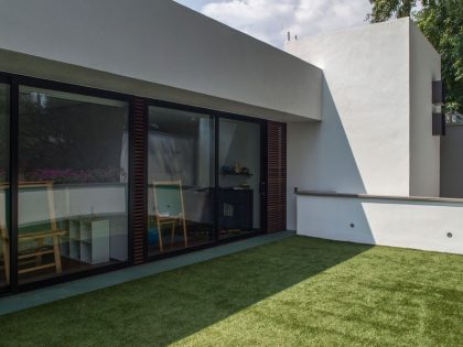 A Spacious Contemporary Home with Elegant Interiors in Zapopan by Almazán Arquitectos Asociados (3)