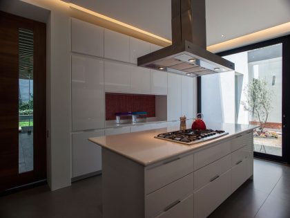 A Spacious Contemporary Home with Elegant Interiors in Zapopan by Almazán Arquitectos Asociados (30)