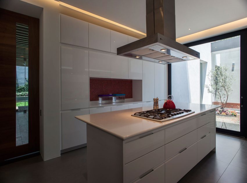 A Spacious Contemporary Home with Elegant Interiors in Zapopan by Almazán Arquitectos Asociados (30)