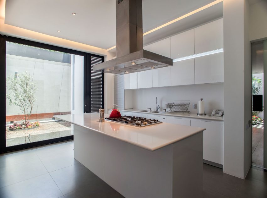 A Spacious Contemporary Home with Elegant Interiors in Zapopan by Almazán Arquitectos Asociados (31)