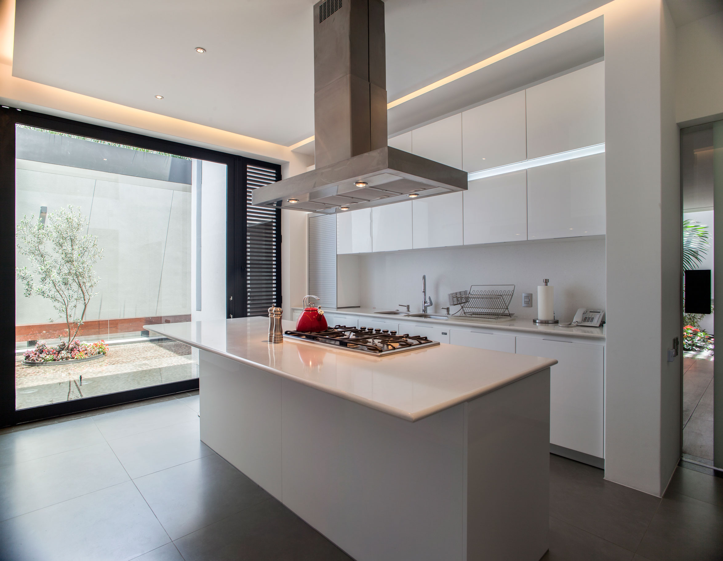 A Spacious Contemporary Home with Elegant Interiors in Zapopan by Almazán Arquitectos Asociados (31)