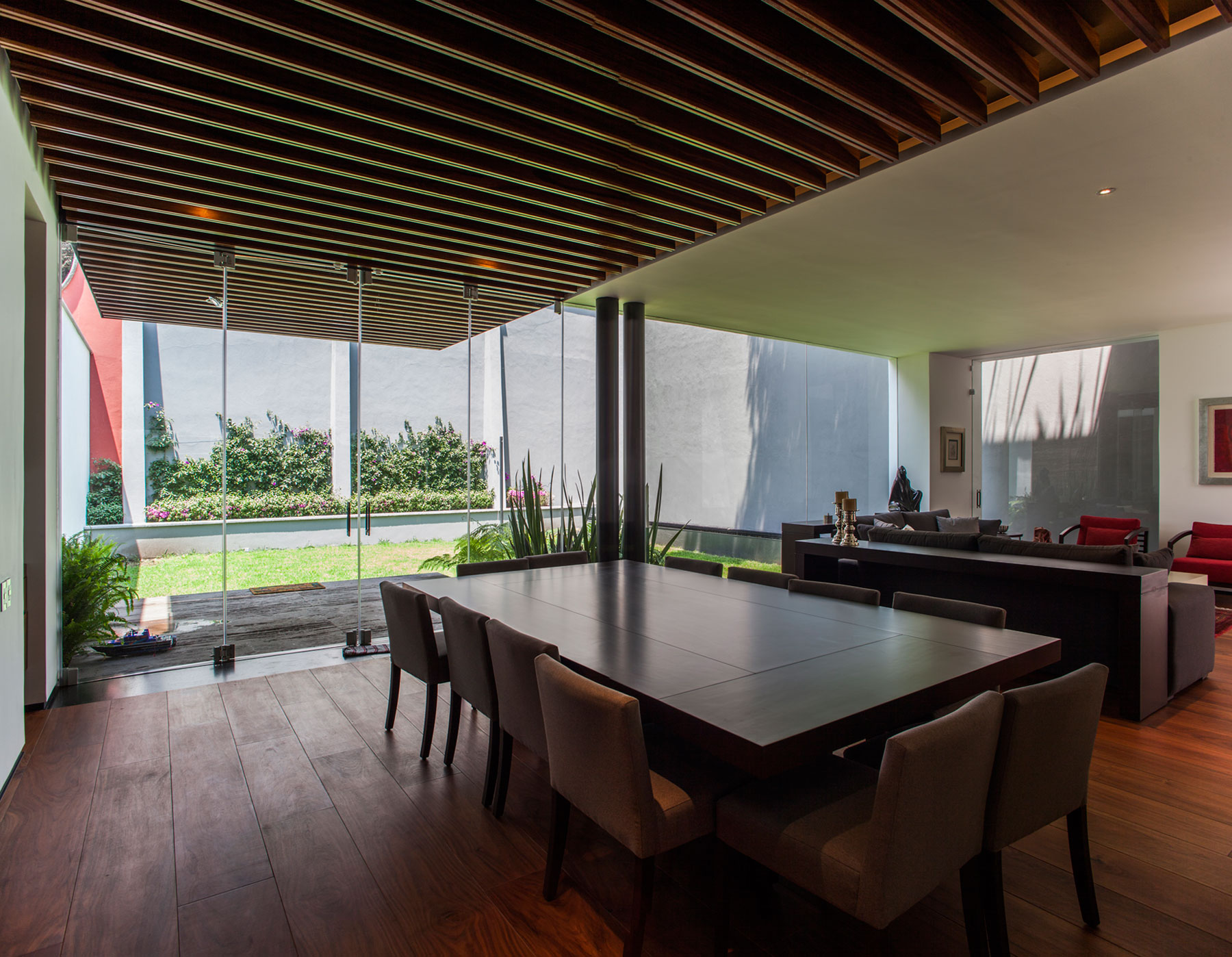 A Spacious Contemporary Home with Elegant Interiors in Zapopan by Almazán Arquitectos Asociados (35)