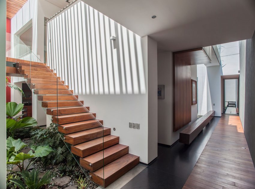 A Spacious Contemporary Home with Elegant Interiors in Zapopan by Almazán Arquitectos Asociados (37)