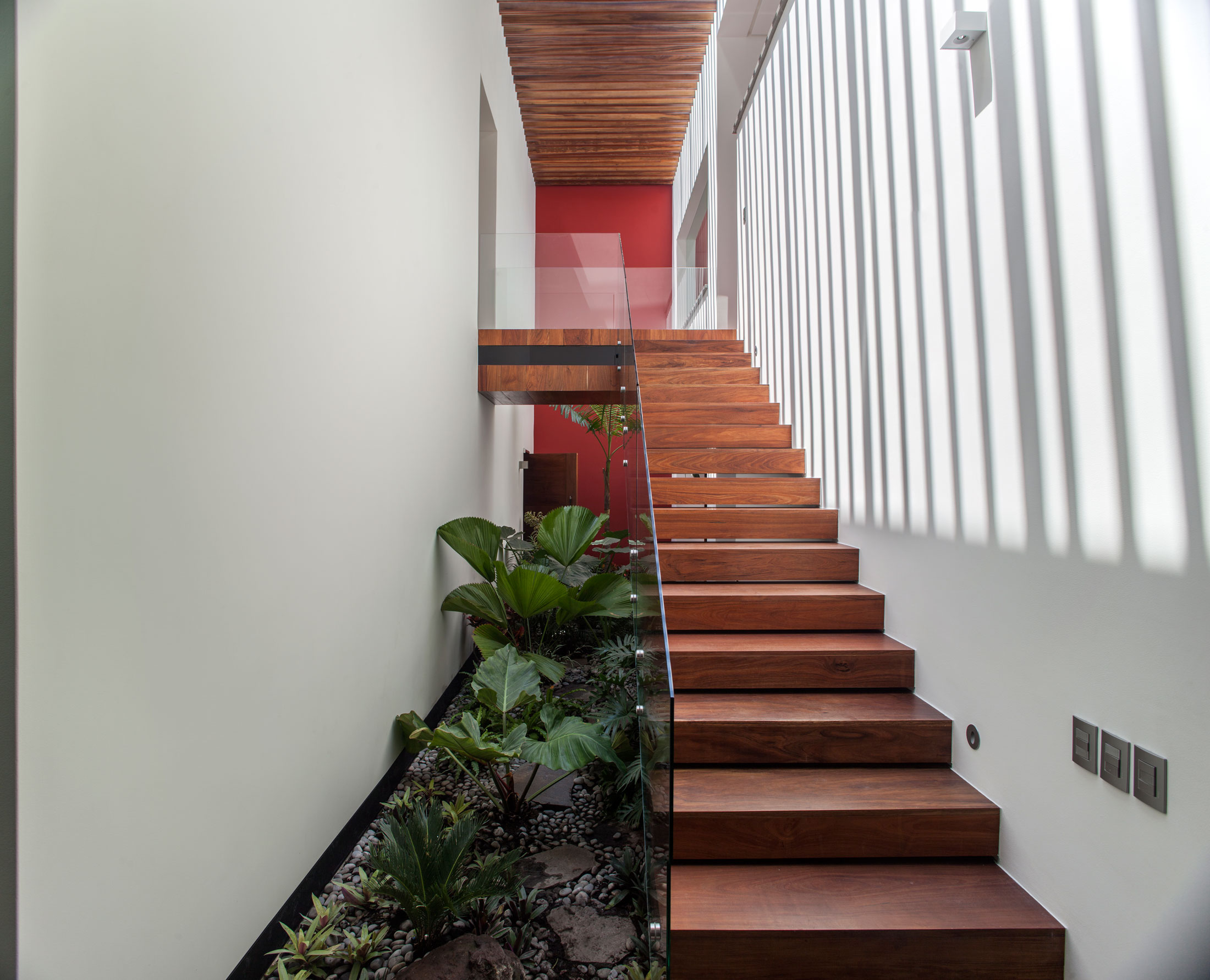 A Spacious Contemporary Home with Elegant Interiors in Zapopan by Almazán Arquitectos Asociados (38)