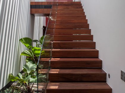 A Spacious Contemporary Home with Elegant Interiors in Zapopan by Almazán Arquitectos Asociados (40)