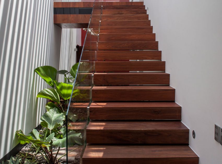 A Spacious Contemporary Home with Elegant Interiors in Zapopan by Almazán Arquitectos Asociados (40)