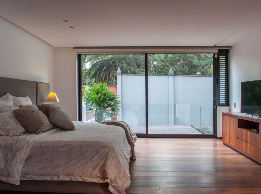 A Spacious Contemporary Home with Elegant Interiors in Zapopan by Almazán Arquitectos Asociados (42)