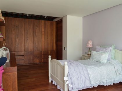 A Spacious Contemporary Home with Elegant Interiors in Zapopan by Almazán Arquitectos Asociados (43)