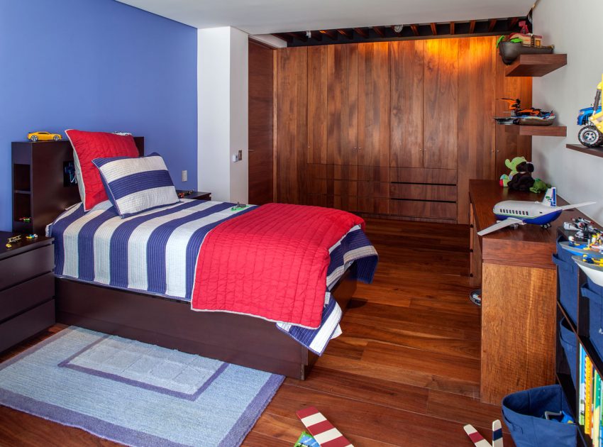 A Spacious Contemporary Home with Elegant Interiors in Zapopan by Almazán Arquitectos Asociados (44)