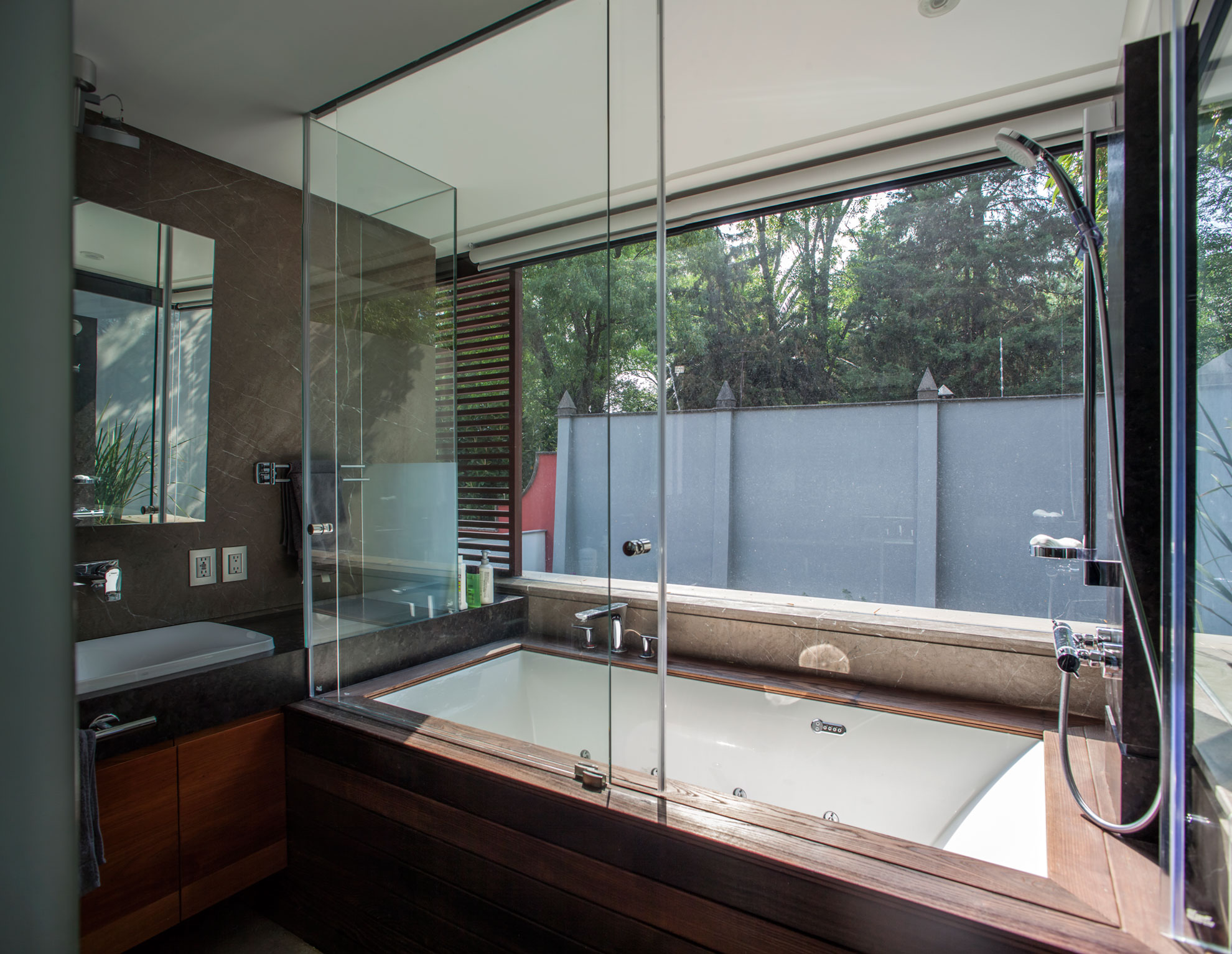 A Spacious Contemporary Home with Elegant Interiors in Zapopan by Almazán Arquitectos Asociados (46)