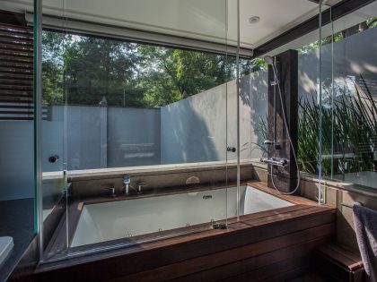 A Spacious Contemporary Home with Elegant Interiors in Zapopan by Almazán Arquitectos Asociados (47)