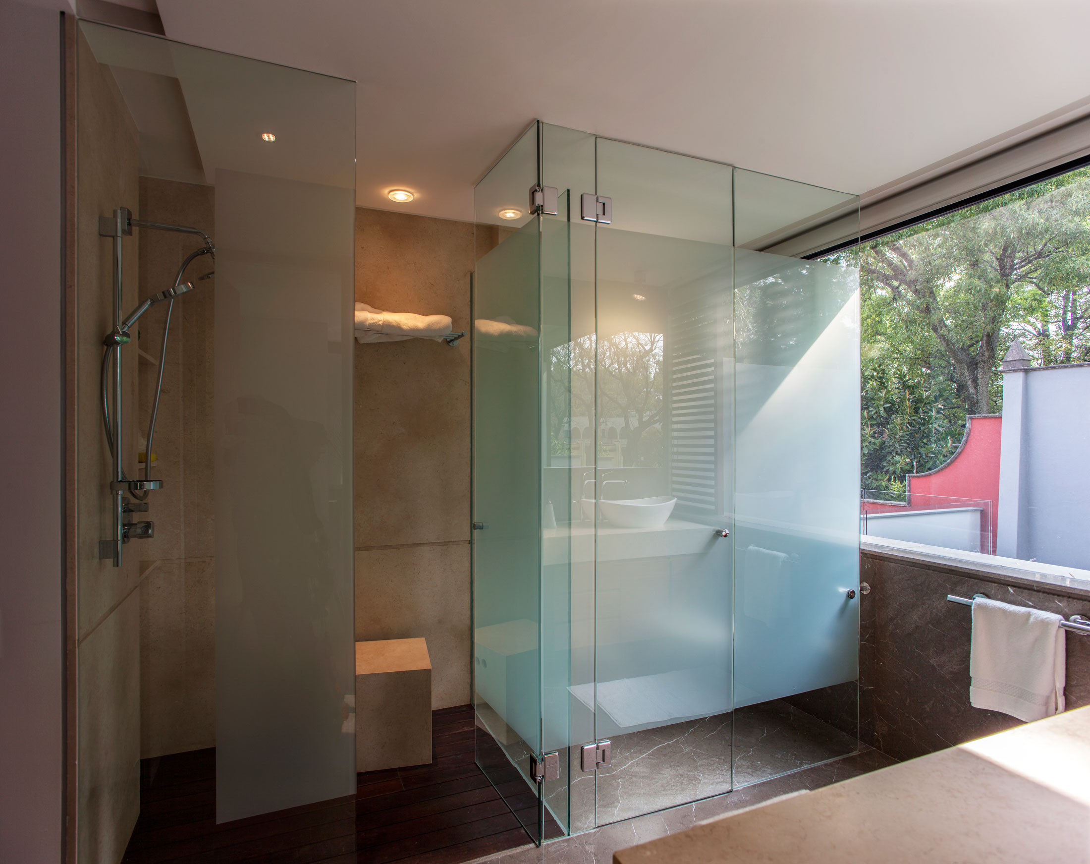 A Spacious Contemporary Home with Elegant Interiors in Zapopan by Almazán Arquitectos Asociados (49)