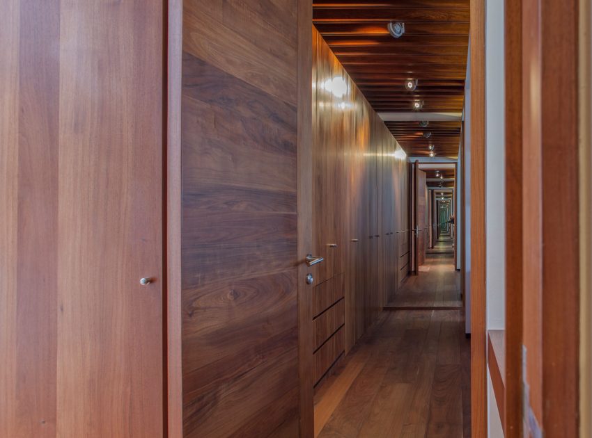 A Spacious Contemporary Home with Elegant Interiors in Zapopan by Almazán Arquitectos Asociados (5)