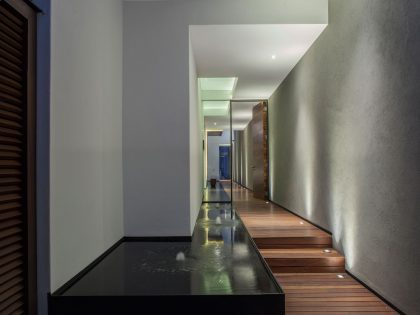 A Spacious Contemporary Home with Elegant Interiors in Zapopan by Almazán Arquitectos Asociados (6)