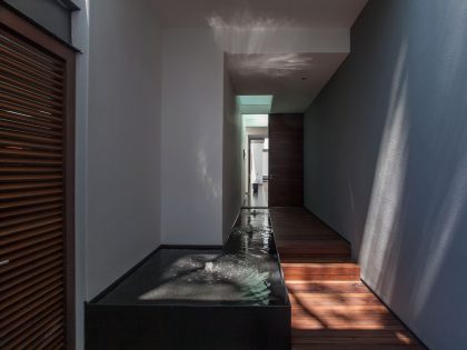 A Spacious Contemporary Home with Elegant Interiors in Zapopan by Almazán Arquitectos Asociados (7)
