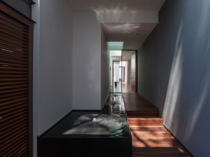 A Spacious Contemporary Home with Elegant Interiors in Zapopan by Almazán Arquitectos Asociados (8)