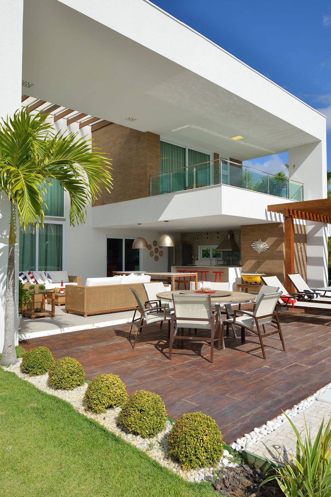 A Spacious Contemporary Home with Nautical Theme in Bahia, Brazil by Pinheiro Martinez Arquitetura (5)