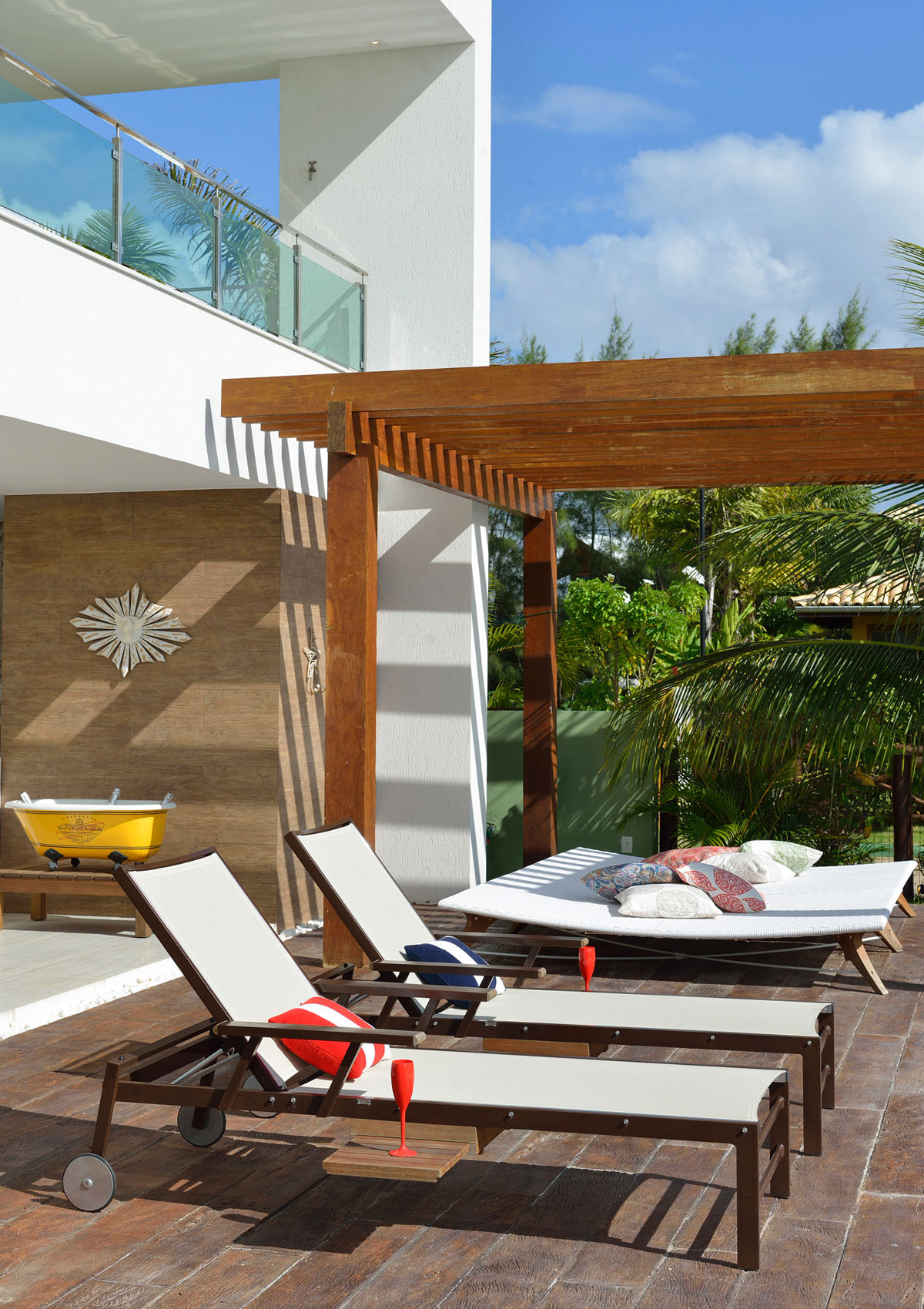 A Spacious Contemporary Home with Nautical Theme in Bahia, Brazil by Pinheiro Martinez Arquitetura (6)
